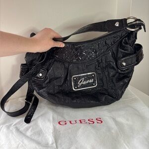 🎉4/30$🎉 Guess Patent Hobo Bag with Logo Plate – 6/10 ✨